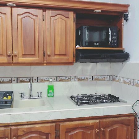 Отель Habitacion Privada En Jardin Cerca Al Parque Экстерьер фото